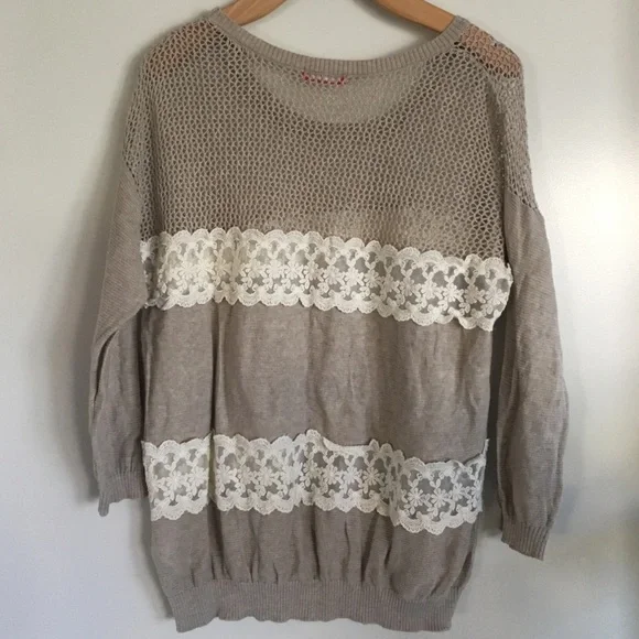 Assorted knit sweater. - Picture 2 of 3